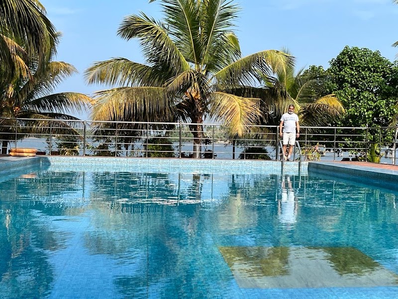 Regent Lake Village ( Island Resort ) stay view