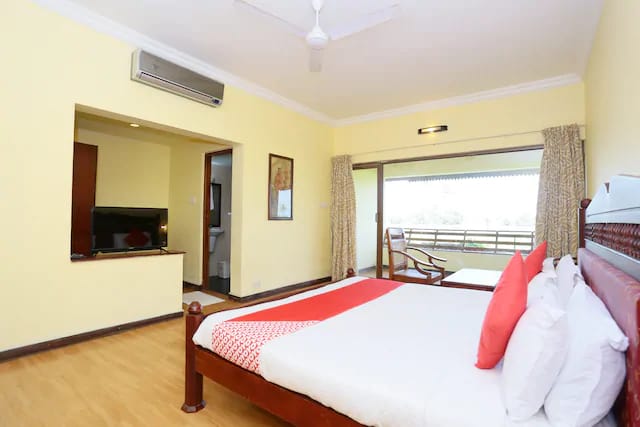 Manor Backwater Resort room