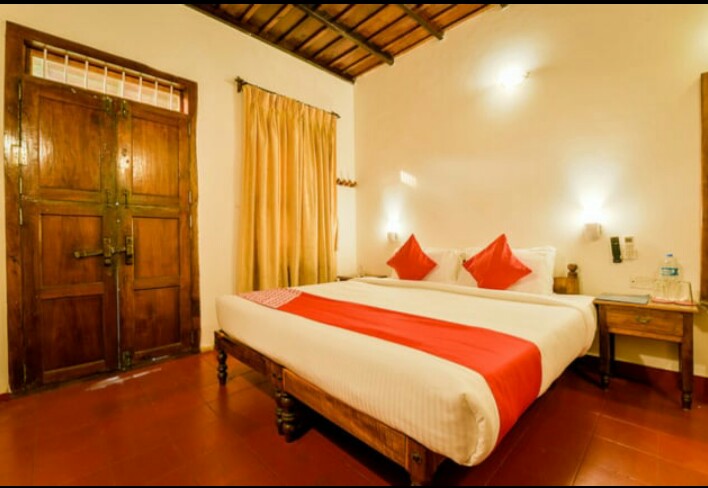 Pozhiyoram Beach Resort room
