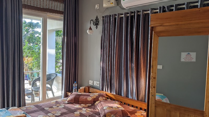Dolphin Villa Beach Resort photo
