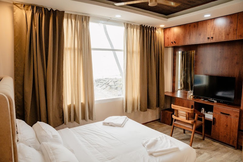 Waves 'n' Winds Beach Resort room