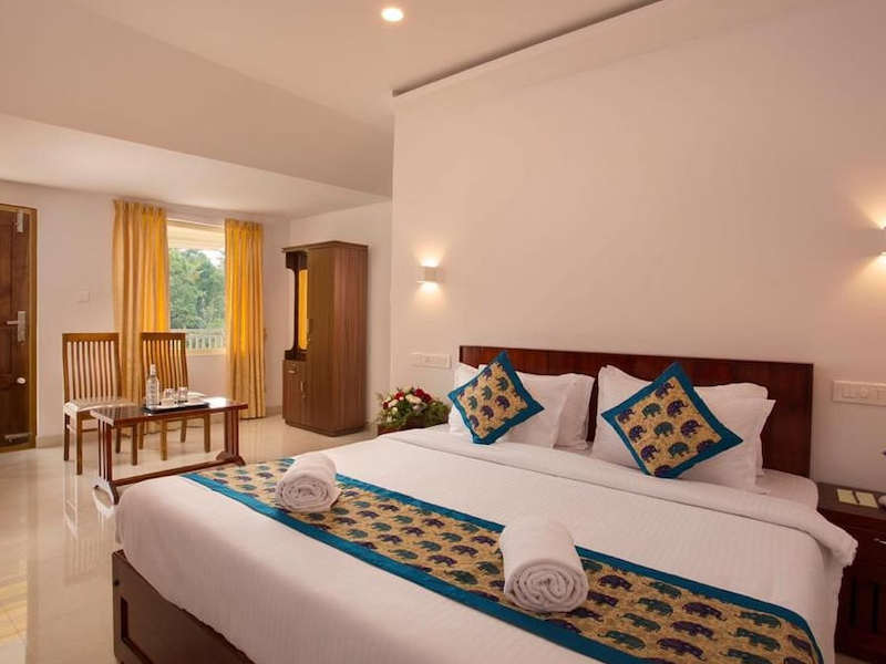 Green Cove Resort room