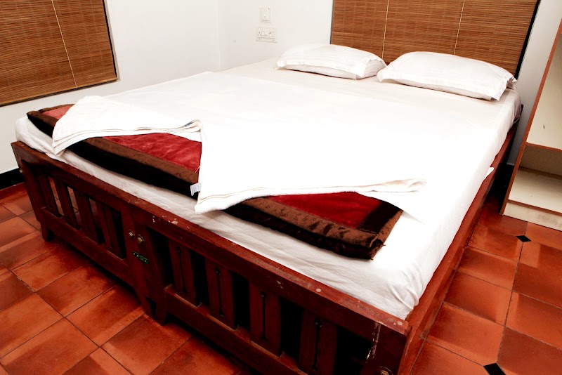 Cloud9 Holidays Lake Resort room