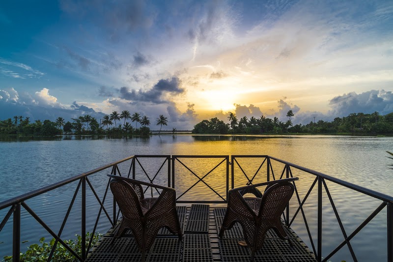 Warmth Lake Haven property view