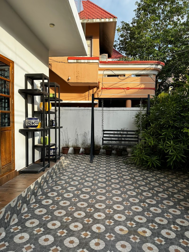 Queen's Bay Ladies Hostel