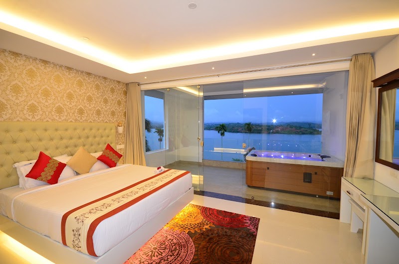 LakeRose  Resort room