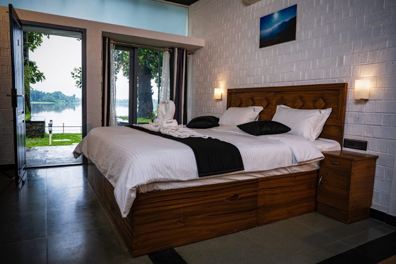 S River Resorts room